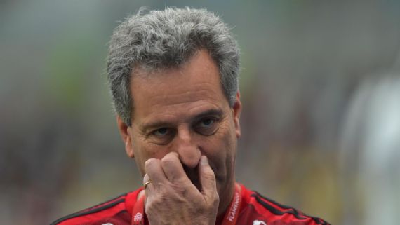 Adidas atrasa pagamento e Flamengo cogita acionar Justiça