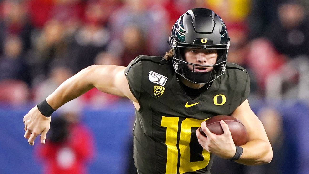 Oregon QB Justin Herbert bypassing 2019 NFL Draft, will return to