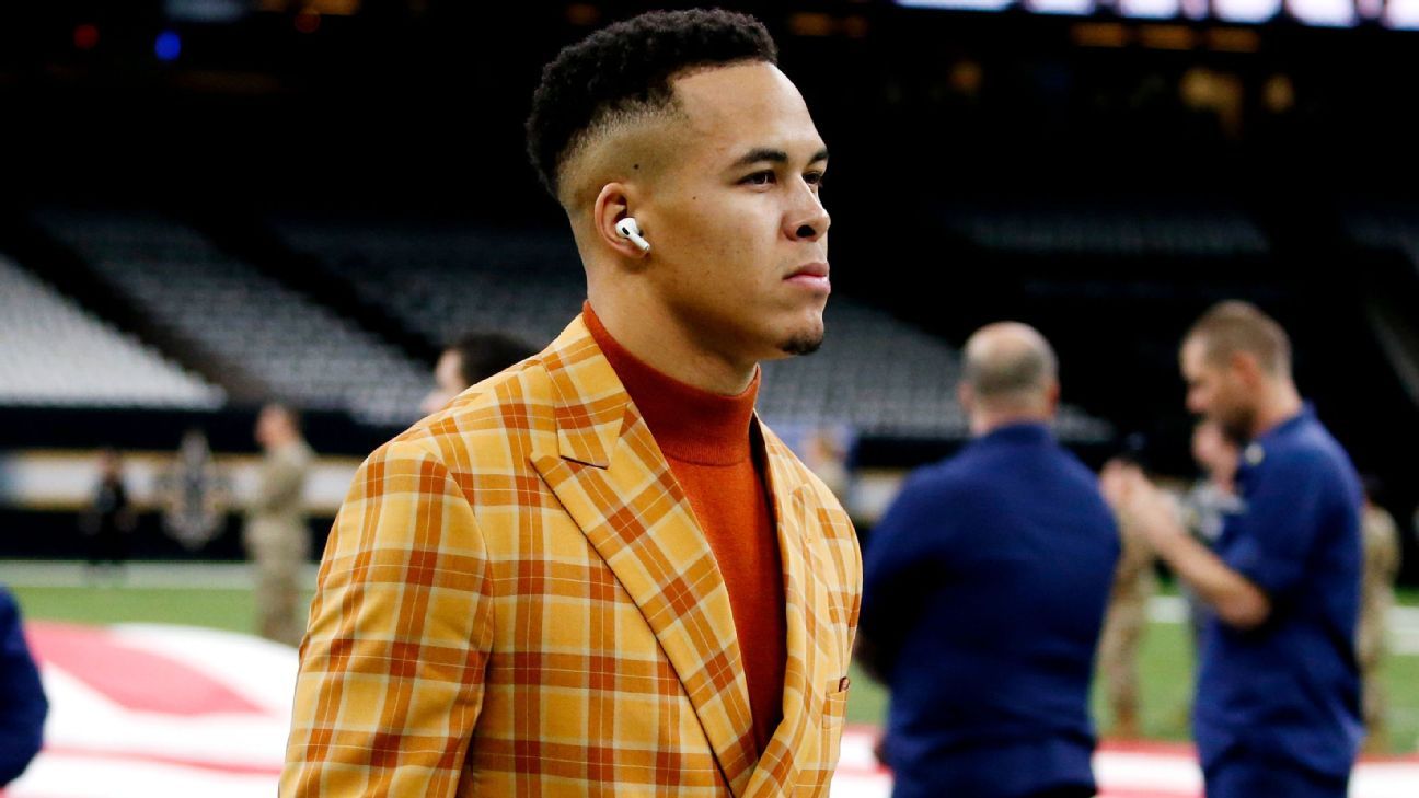 Nfl Wild Card Weekend Fashion Files The Best Entrances Outfits And Cleats