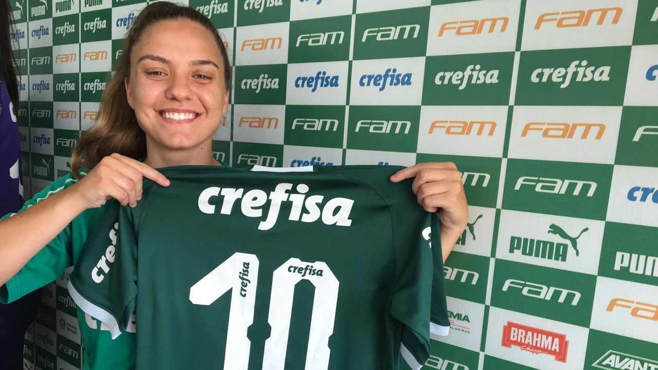 Comunicando-se por Libras, Stefany Krebs recebe boas-vindas do Palmeiras -  Libras Online