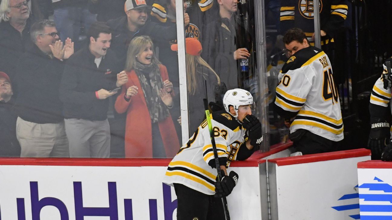 Marchand overskates puck in shootout, Bruins fall to Flyers