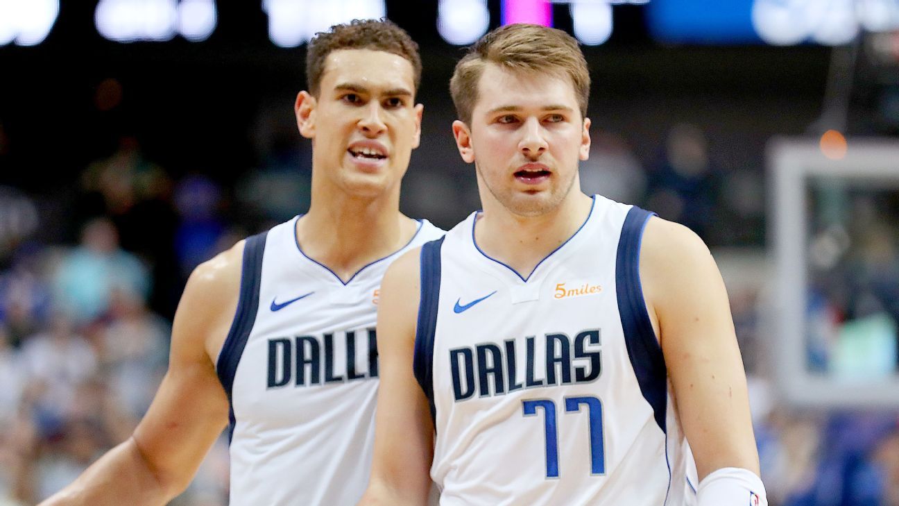 Dwight Powell throws down the 1-handed dunk