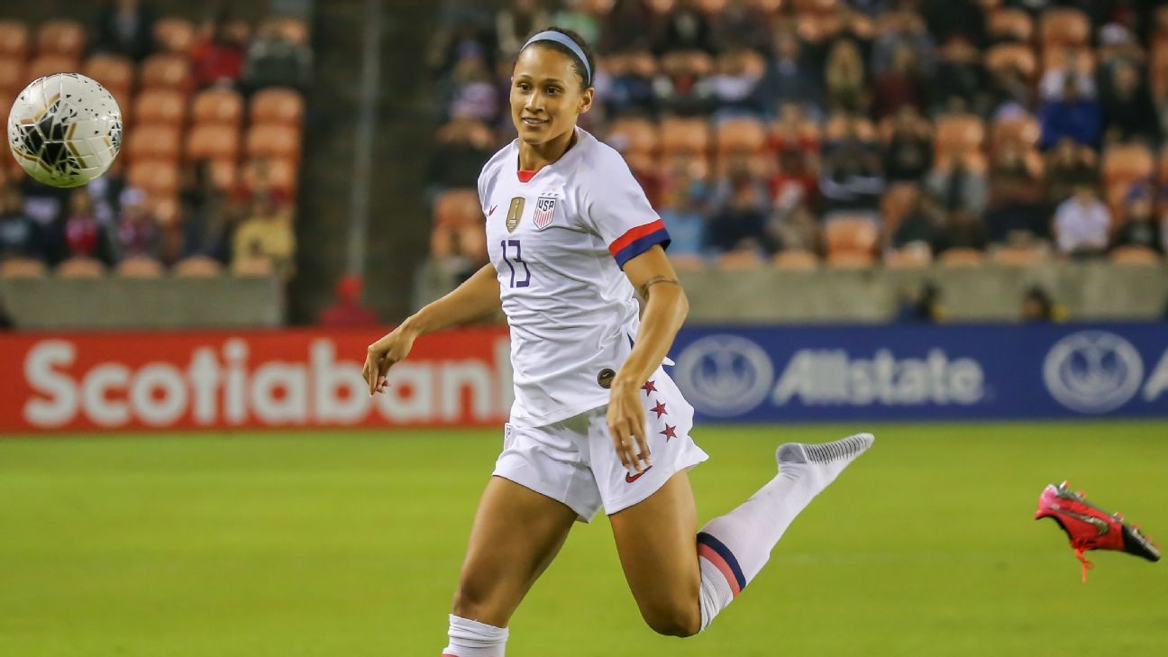 USWNT win sees formation shift, Lynn Williams return