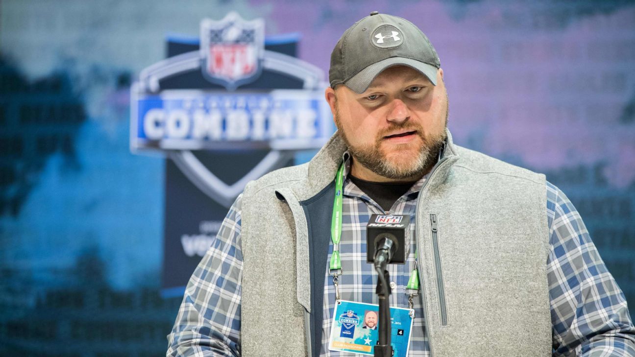 Joe Douglas offers hilarious hair-raising take on Jets selecting