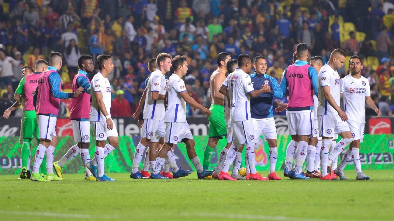 Cruz Azul bromea con la confusión de números en un cambio ante Morelia