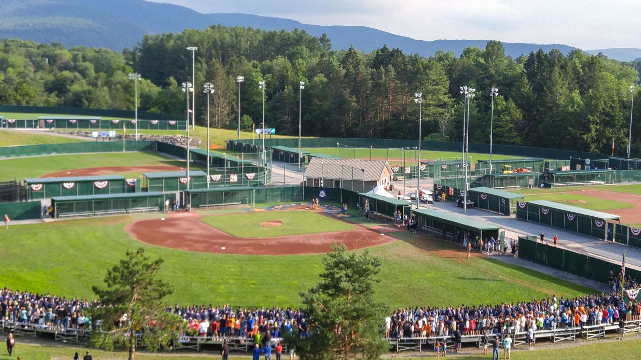 Discover Baseball Players - Cooperstown Dreams Park