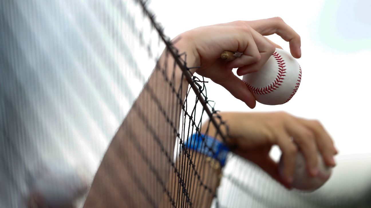 Grandes Ligas afronta meses de conflictos, caída de salarios