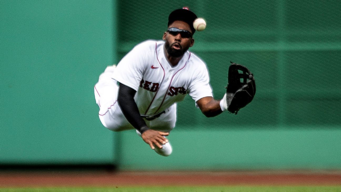 Former Red Sox OF Jackie Bradley Jr. signs with Toronto Blue Jays