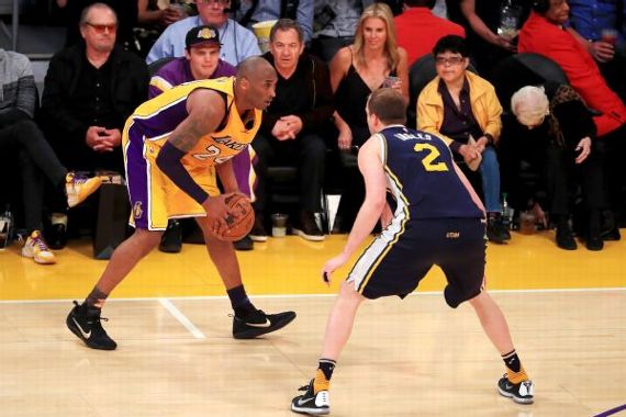 Why Joe Ingles keeps wearing a discontinued Kobe Bryant sneaker - ESPN