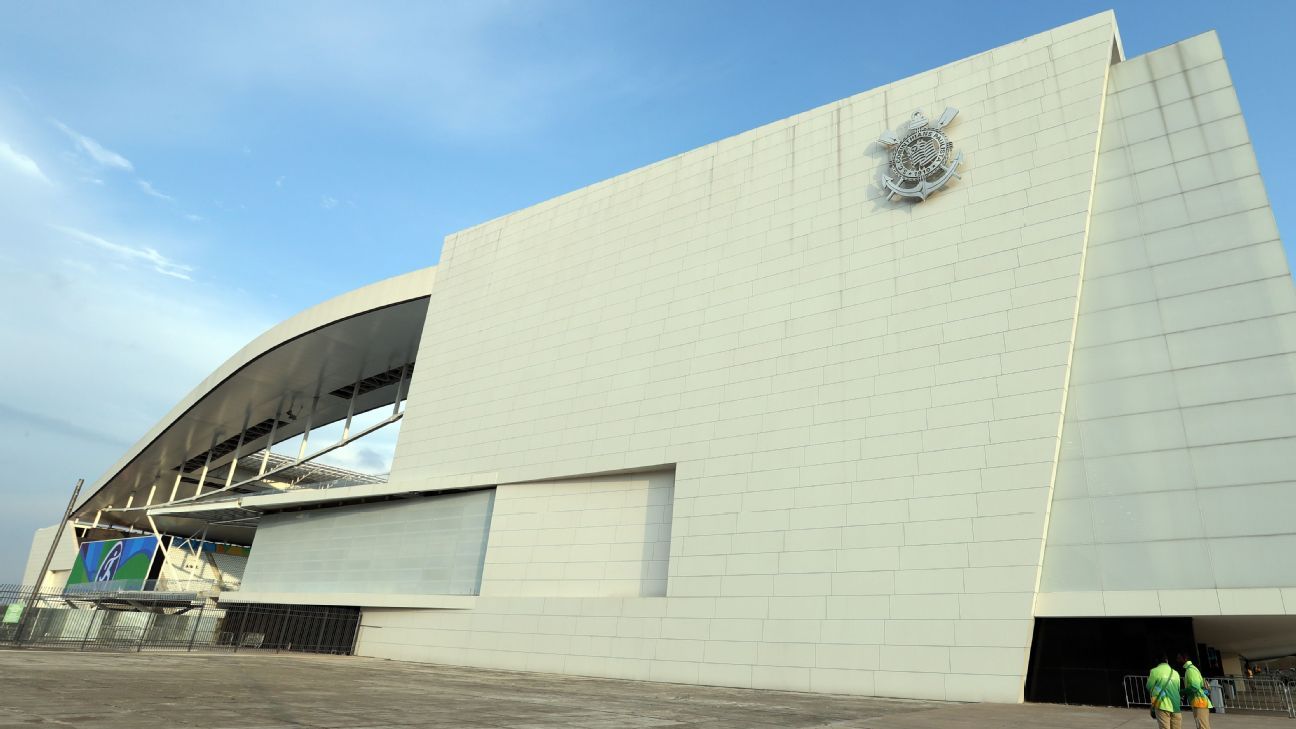 Casal que diz ter sido agredido pela polícia quer indenização do Corinthians e do Estado
