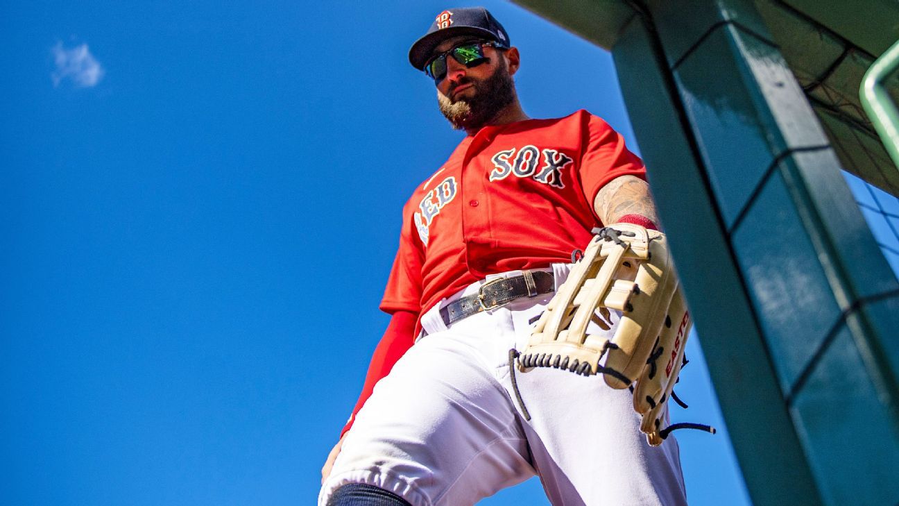 Rockies acquire outfielder Kevin Pillar from Red Sox