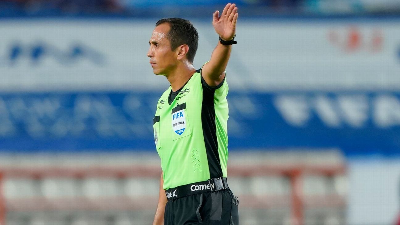 Ramos Rizo 'Qué criterio tan pobre del árbitro Santander'