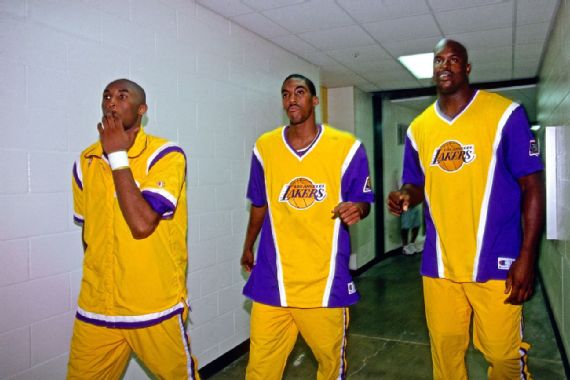 Inside The Lakers Kobe Shaq Dynasty Fistfights Battle Lines And Show Boat Time