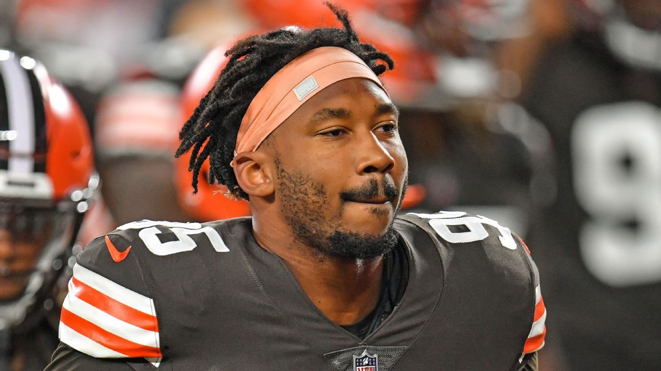 Browns DE Myles Garrett's Halloween decorations include a QB