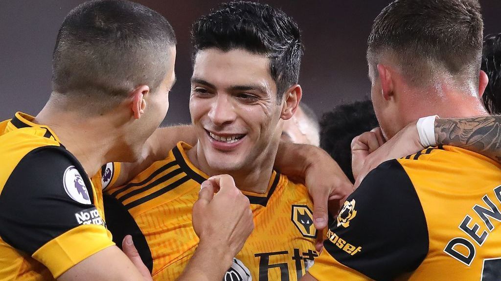 Fanáticos de Wolf recaudan más de $ 16.000 para el estandarte de Raúl