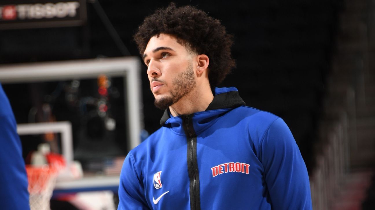 LOOK, LaMelo, LiAngelo Ball sit courtside as Lonzo and Lakers prepare to  face Cleveland Cavaliers