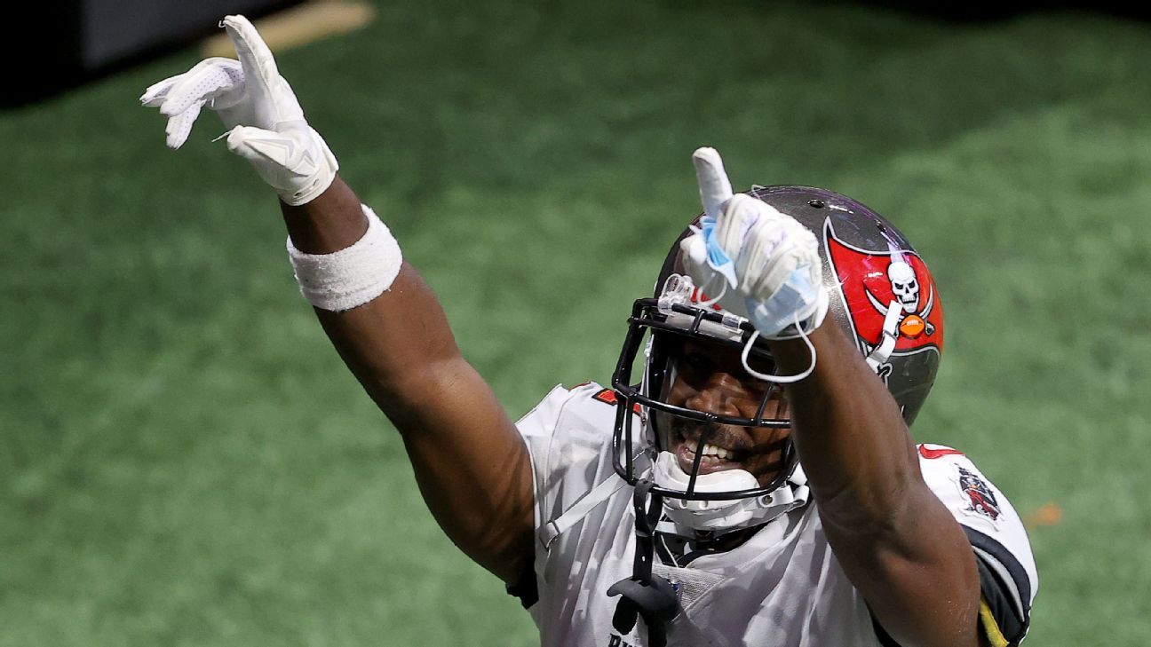 Buccaneers remain Super Bowl favorites with Antonio Brown