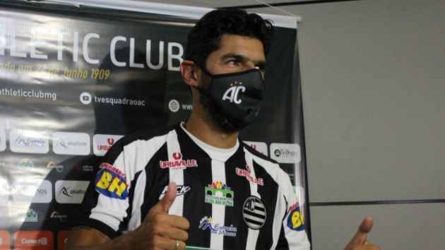 ‘Loco’ Abreu says he has a “hambre” of football in his regression in Brazil