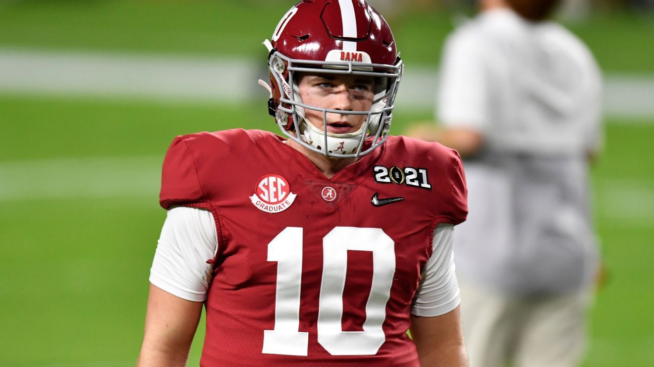 Charlie Weis considera a Mac Jones como potencial mariscal de campo para  los Patriots