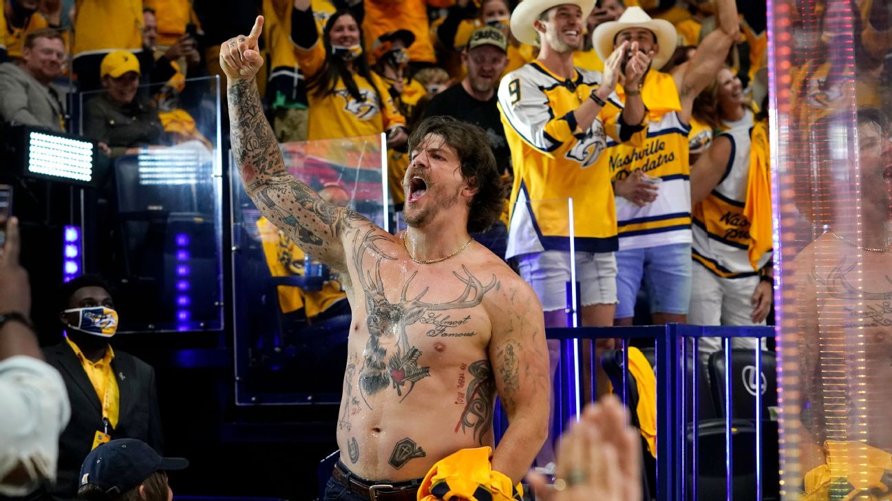 Titans' Taylor Lewan becomes ultimate hype man for Nashville Predators -  ESPN - Tennessee Titans Blog- ESPN