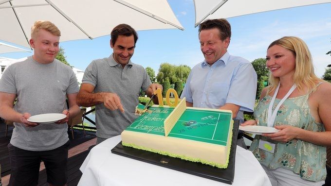 Roger Federer came to Halle … what did he celebrate?