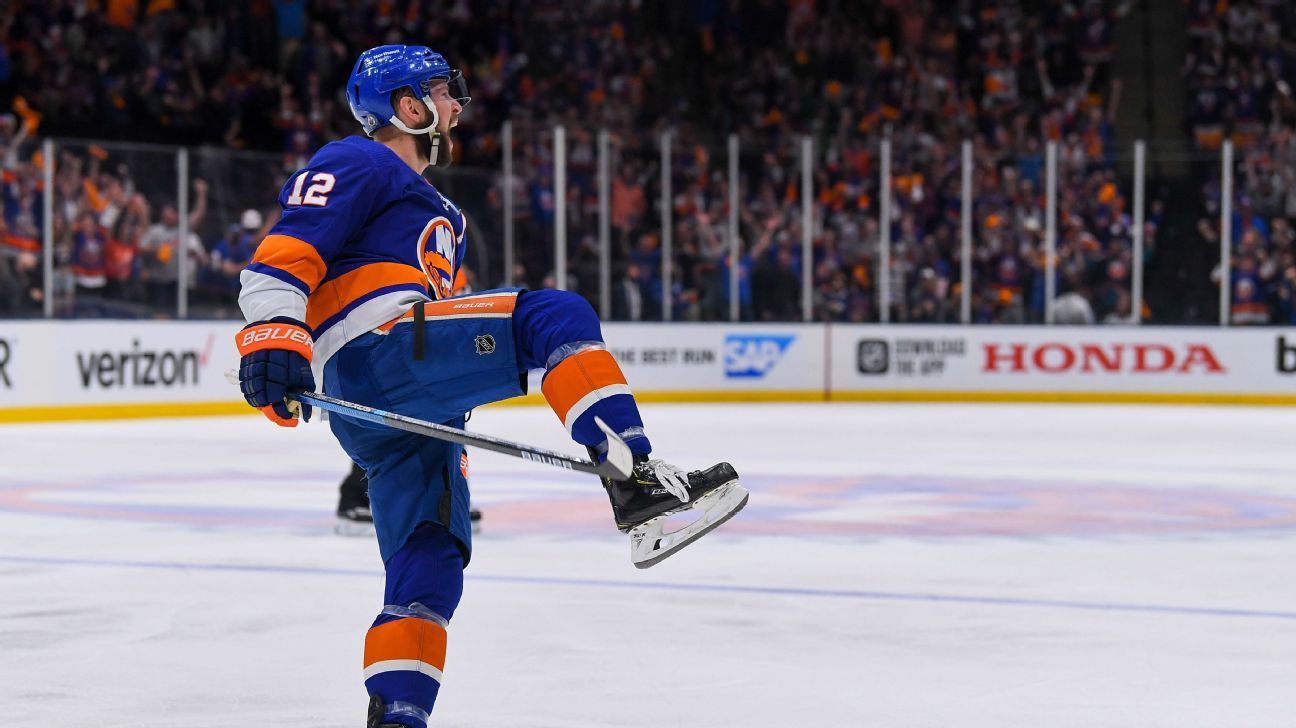Blackhawks continue to make moves after draft