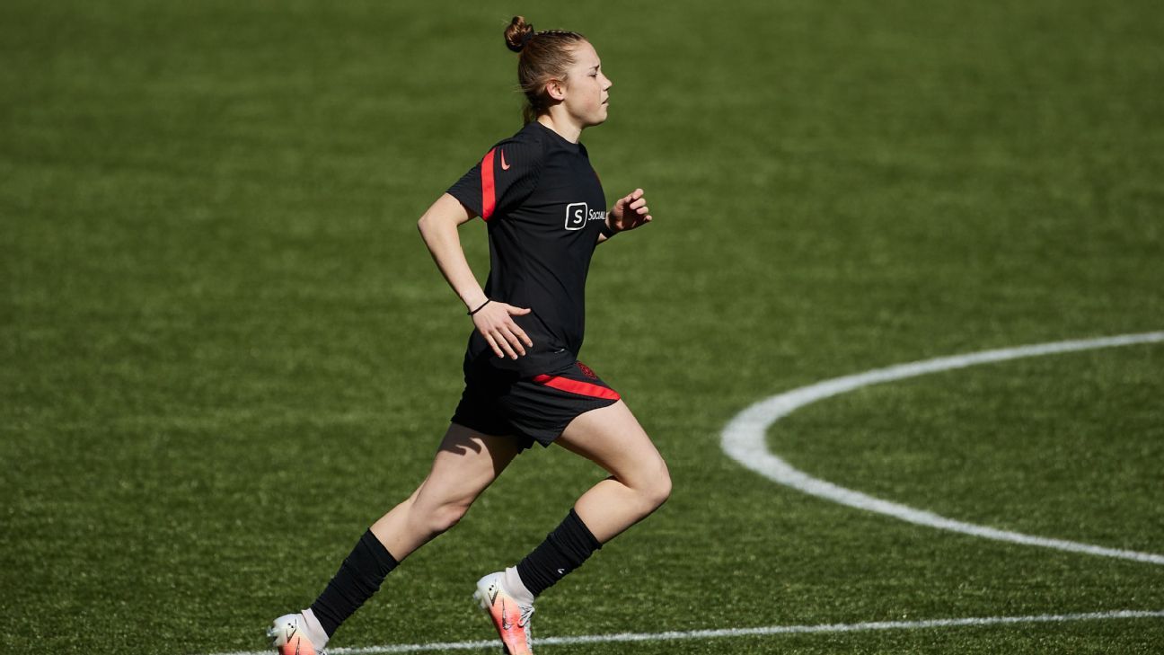 Olivia Moultrie, de 15 años, anota su primer gol profesional cuando los Portland Thorns avanzan a la final de WICC