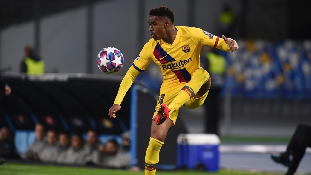 Junior Firpo bergabung dengan Leeds United dari Barcelona dengan kontrak empat tahun