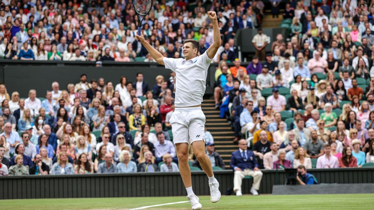 Hubert Hurkacz upsets Daniil Medvedev to reach men's quarterfinals at Wimbledon