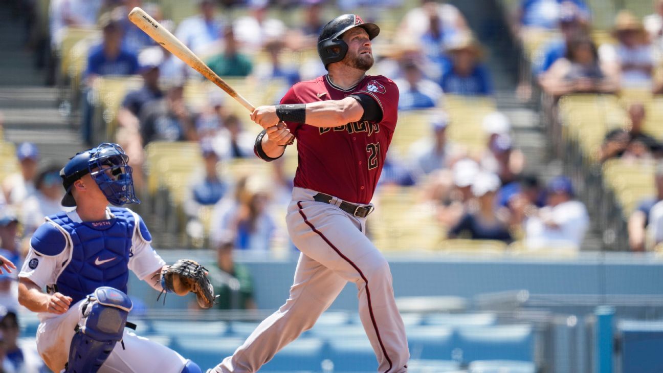 Atlanta Braves tiếp tục bận rộn, có được Steven Vogt của Arizona Diamondbacks