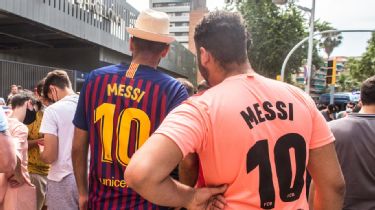 Barcelona fans can still buy Messi No. 10 jersey after star's exit, as  another club (not PSG) adds them to their store - ESPN