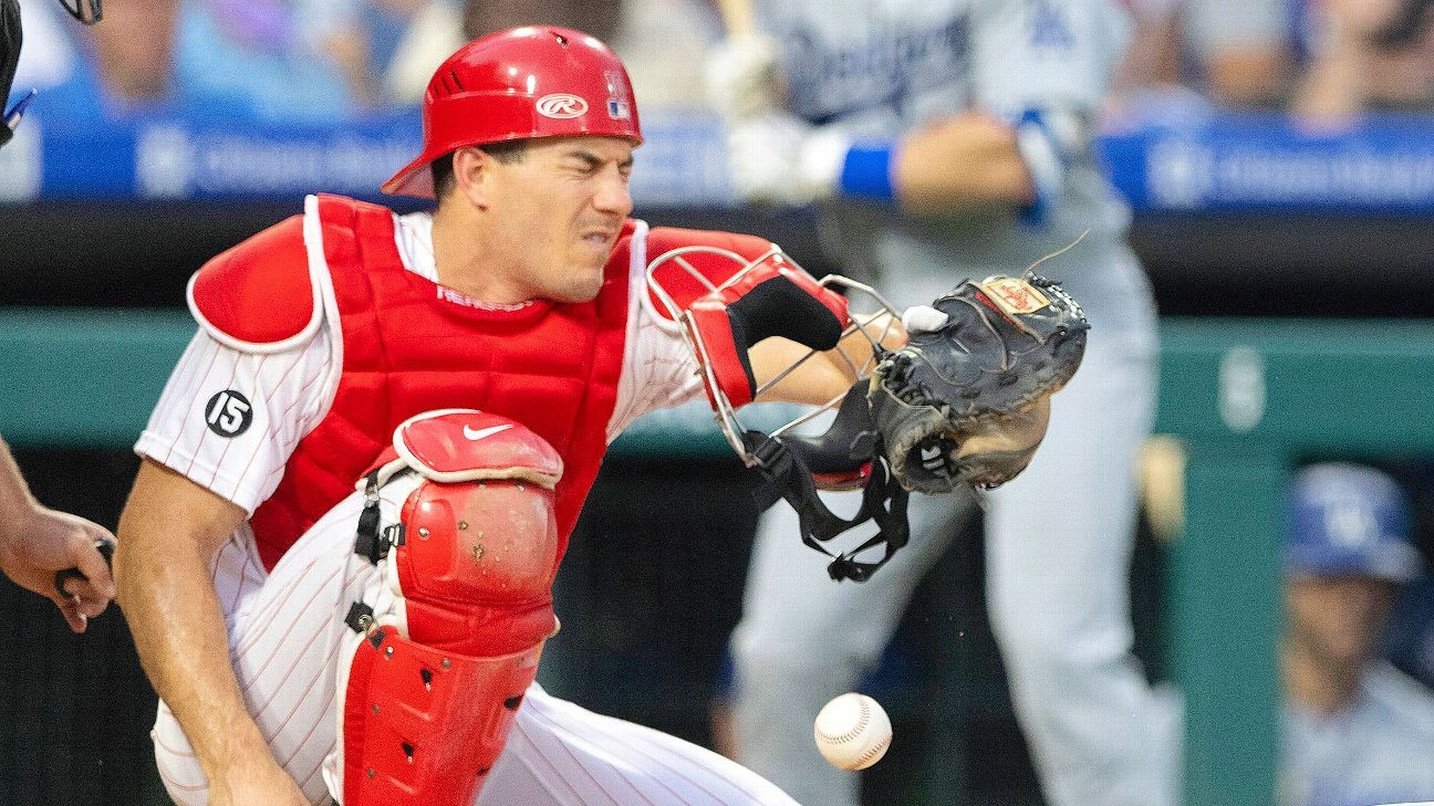 Phillies catcher J.T. Realmuto hits for the cycle, tussles with