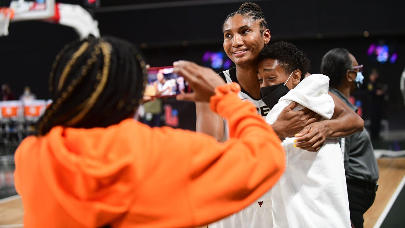Dream fans hail longtime player Angel McCoughtry, who takes court for Aces despite injury
