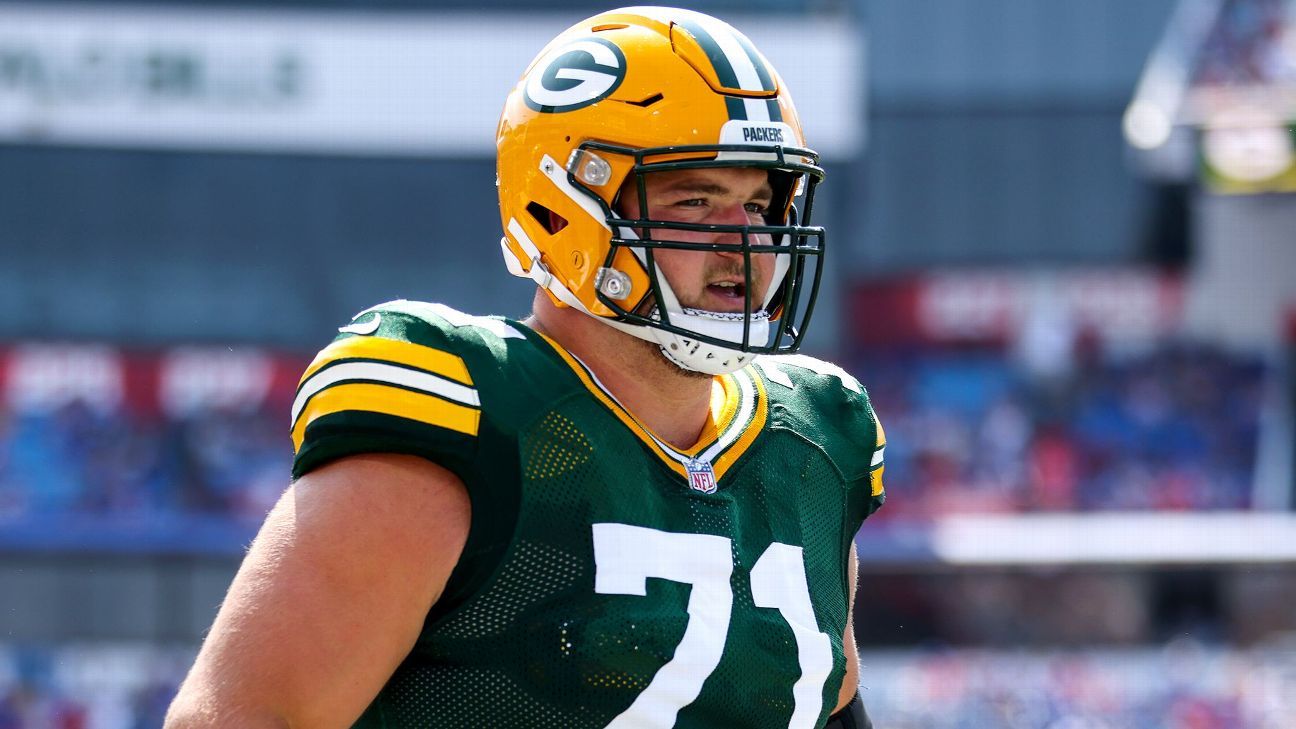 Packers All-Pro center Corey Linsley excels at a team-first position