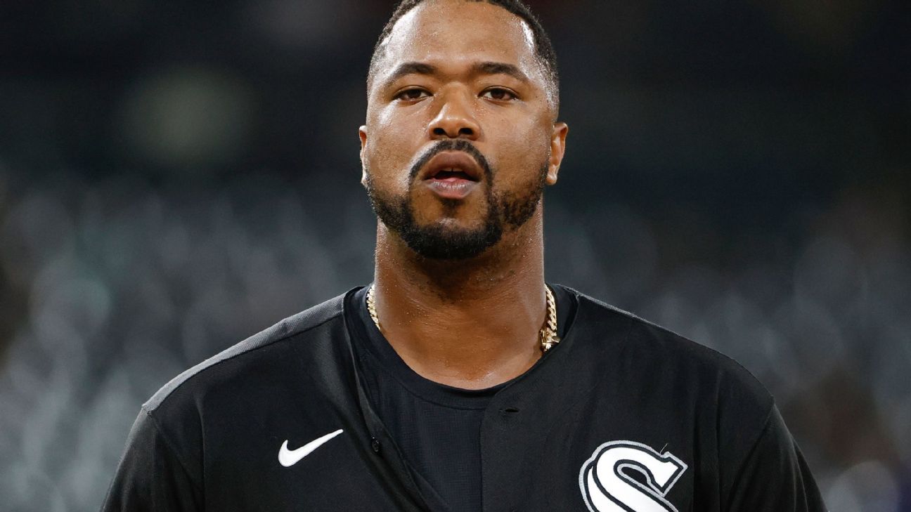 White Sox' Eloy Jimenez not in lineup a day after taking screamer off knee  in dugout - Chicago Sun-Times