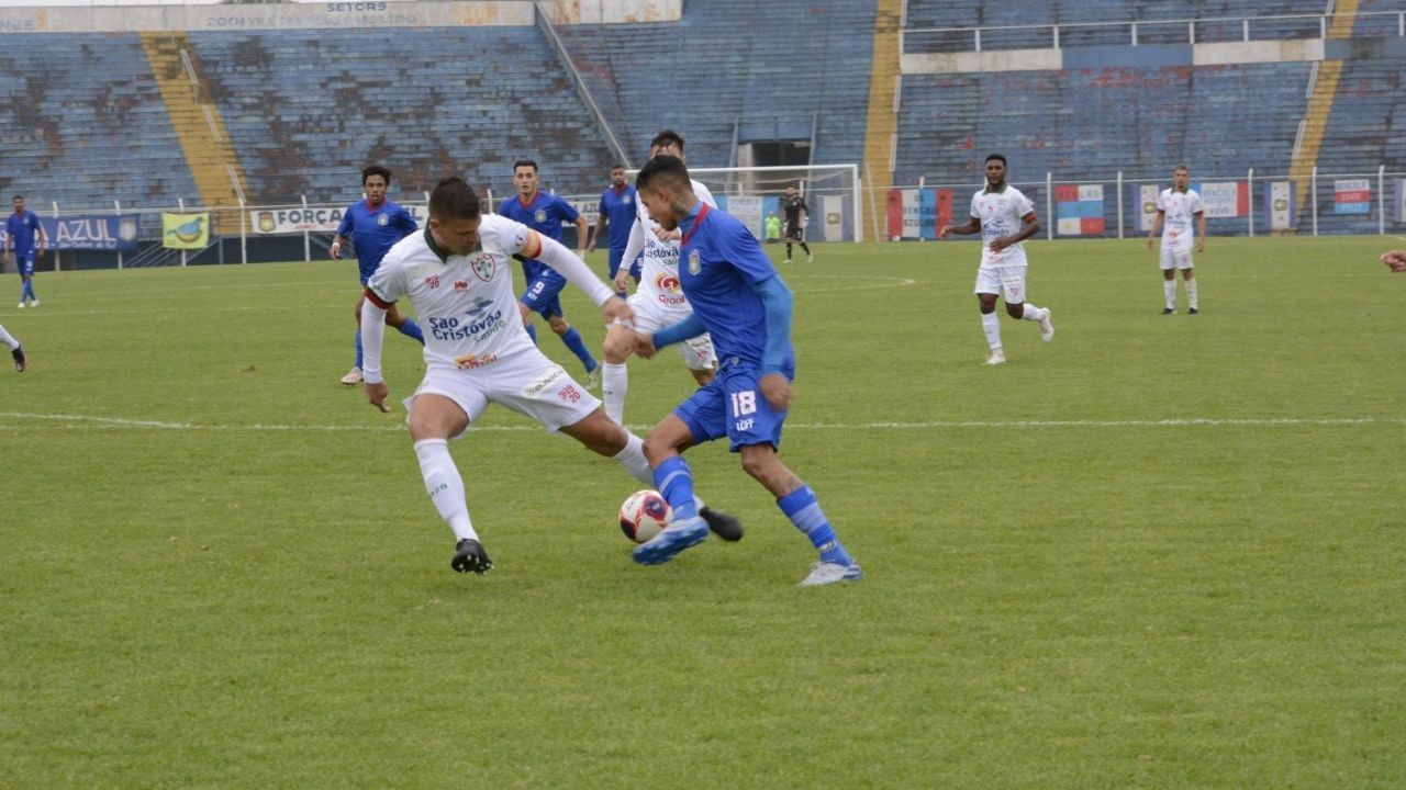 Com carreira na música, MC Livinho realiza sonho de ser jogador de futebol  - Jornal de Itatiba