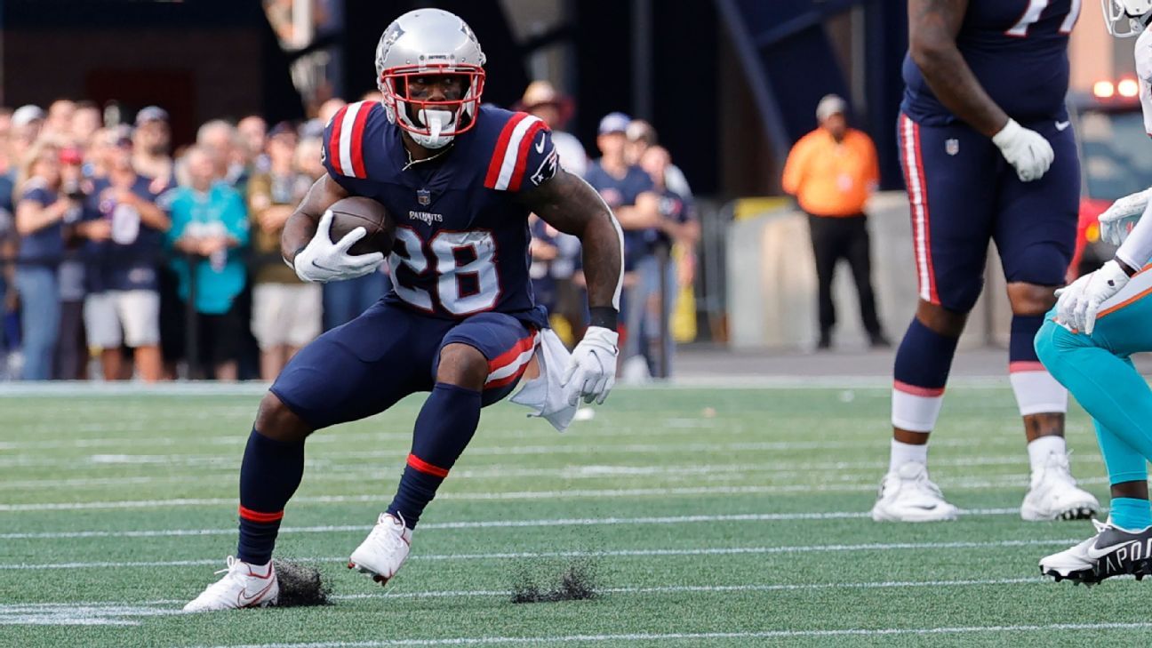 Patriots' James White ready to turn page on painful 2020 season