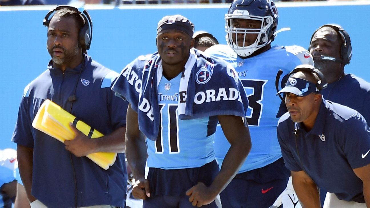 Tennessee Titans cornerback Tre Avery (30) take a break during their game  against the Indianapolis Colts Sunday, Oct. 23, 2022, in Nashville, Tenn.  (AP Photo/Wade Payne Stock Photo - Alamy