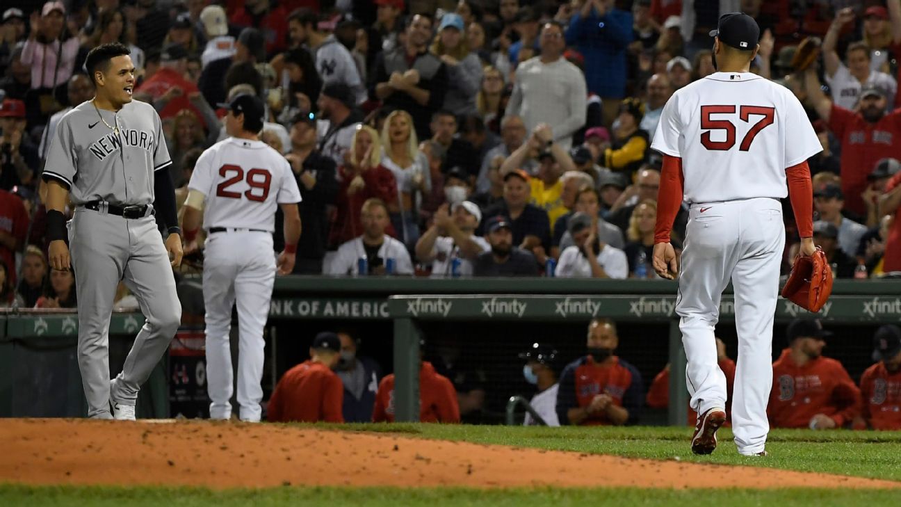 A partida final entre o New York Yankees e o Boston Red Sox foi adiada quando a metralhadora disparou a advertência de Fenway