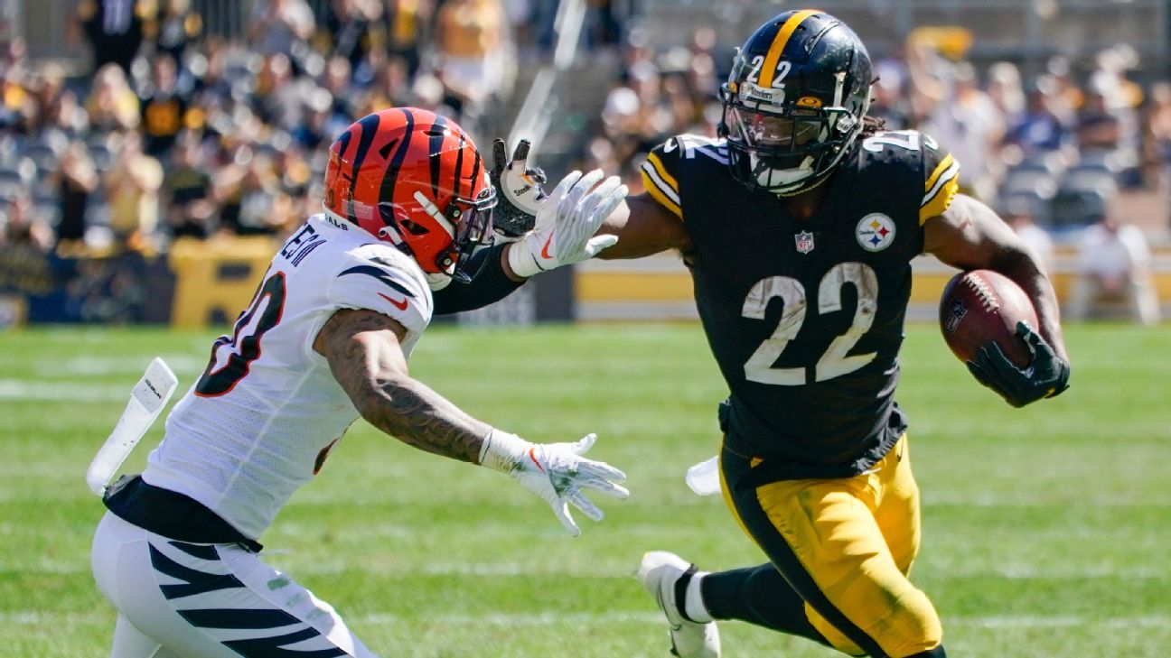 Najee Harris of the Pittsburgh Steelers catches and runs the ball