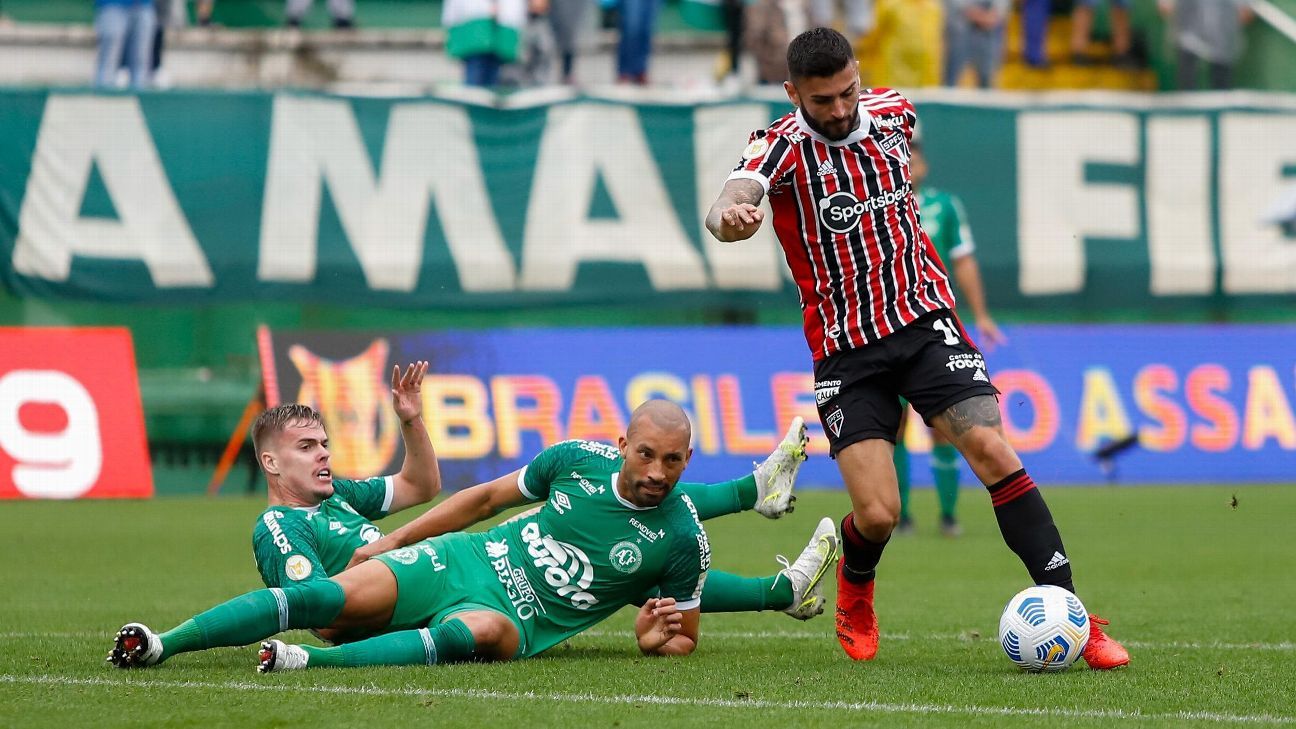 VEJA O MOMENTO DA GRAVE LESÃO DE WESLEY MORAES, JOGADOR BRASILEIRO