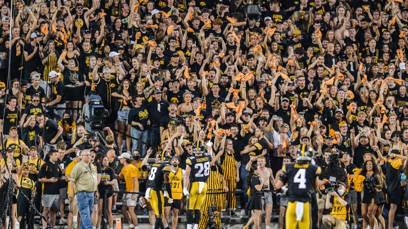 Iowa coach Kirk Ferentz defends fans booing Penn State players going down