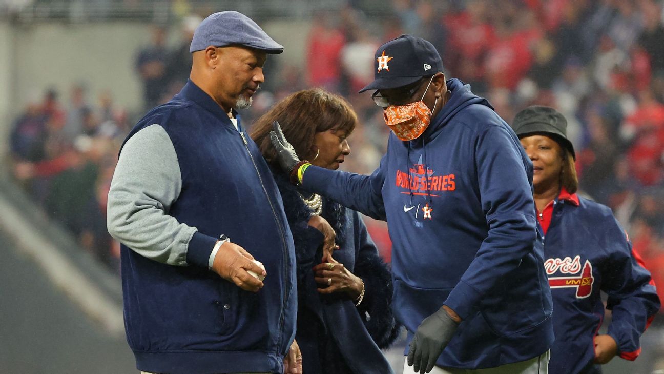 Atlanta offers emotional welcome to manager Dusty Baker