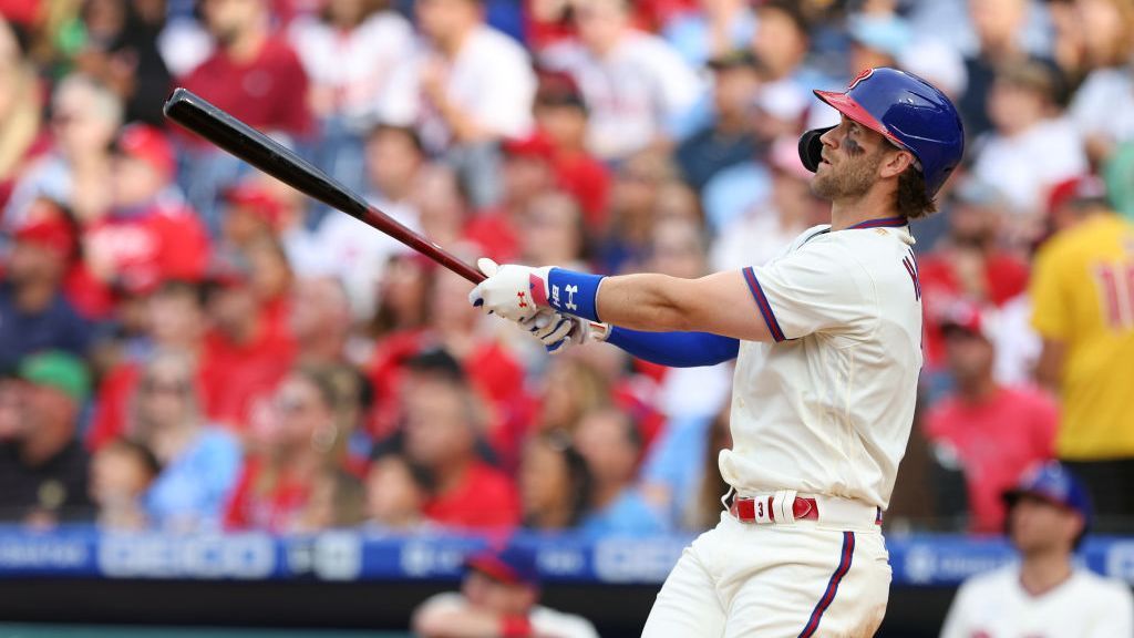 Bryce Harper's wearing a Mike Schmidt throwback #Phillies jersey before  tonight's game in Houston (photo via @PatGallenCBS3) #WorldSeries …