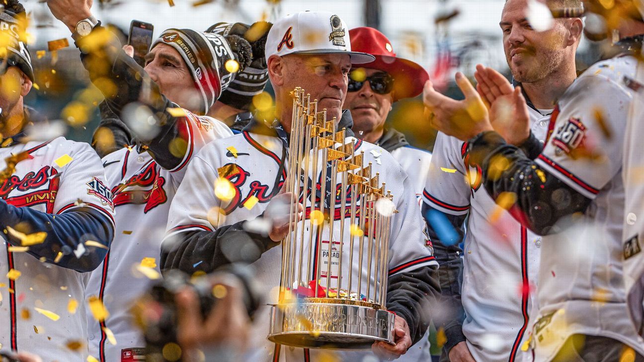 Brian and Troy Snitker meet as father, son in 2021 World Series