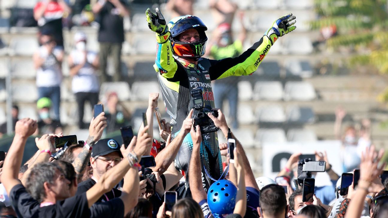 La leyenda de la motocicleta Valentino Rossi terminó décimo en la última carrera de su carrera