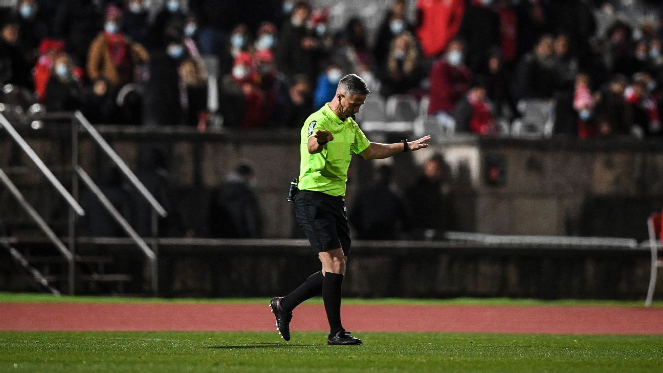 Portugal league match abandoned as COVID outbreak reduces Belenenses to nine players, two keepers