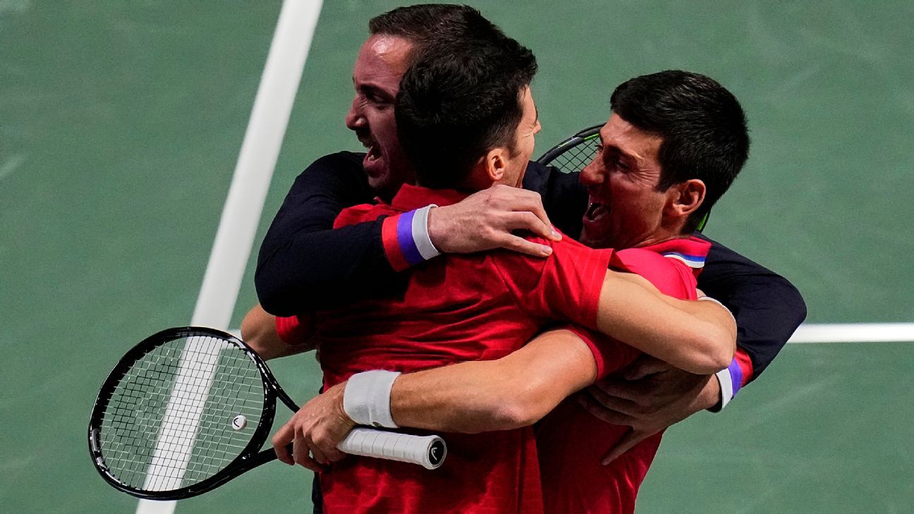 Novak Djokovic gana dos veces para liderar a Serbia sobre Kazajstán en