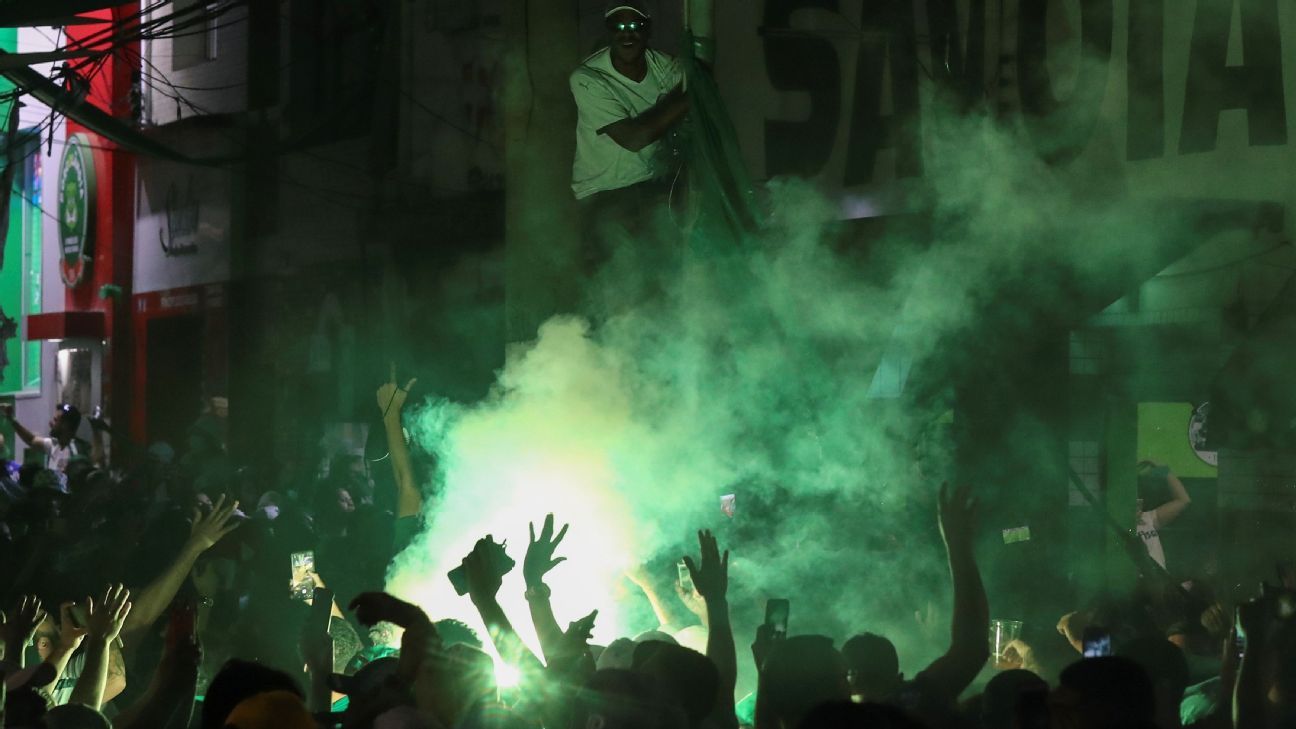 Palmeiras promete expulsar torcedor racista em jogo contra Cerro Porteño.