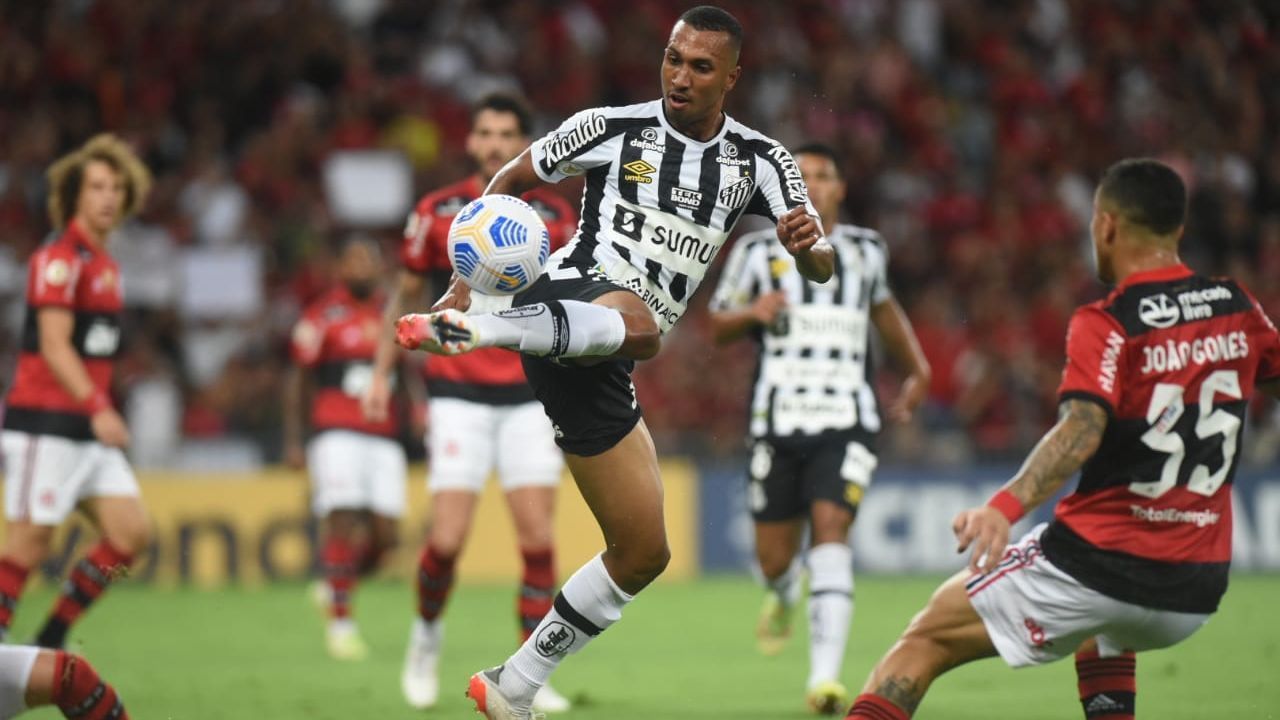 Maestria Esportes - Gabigol PERDE o pênalti para o Flamengo! Segue